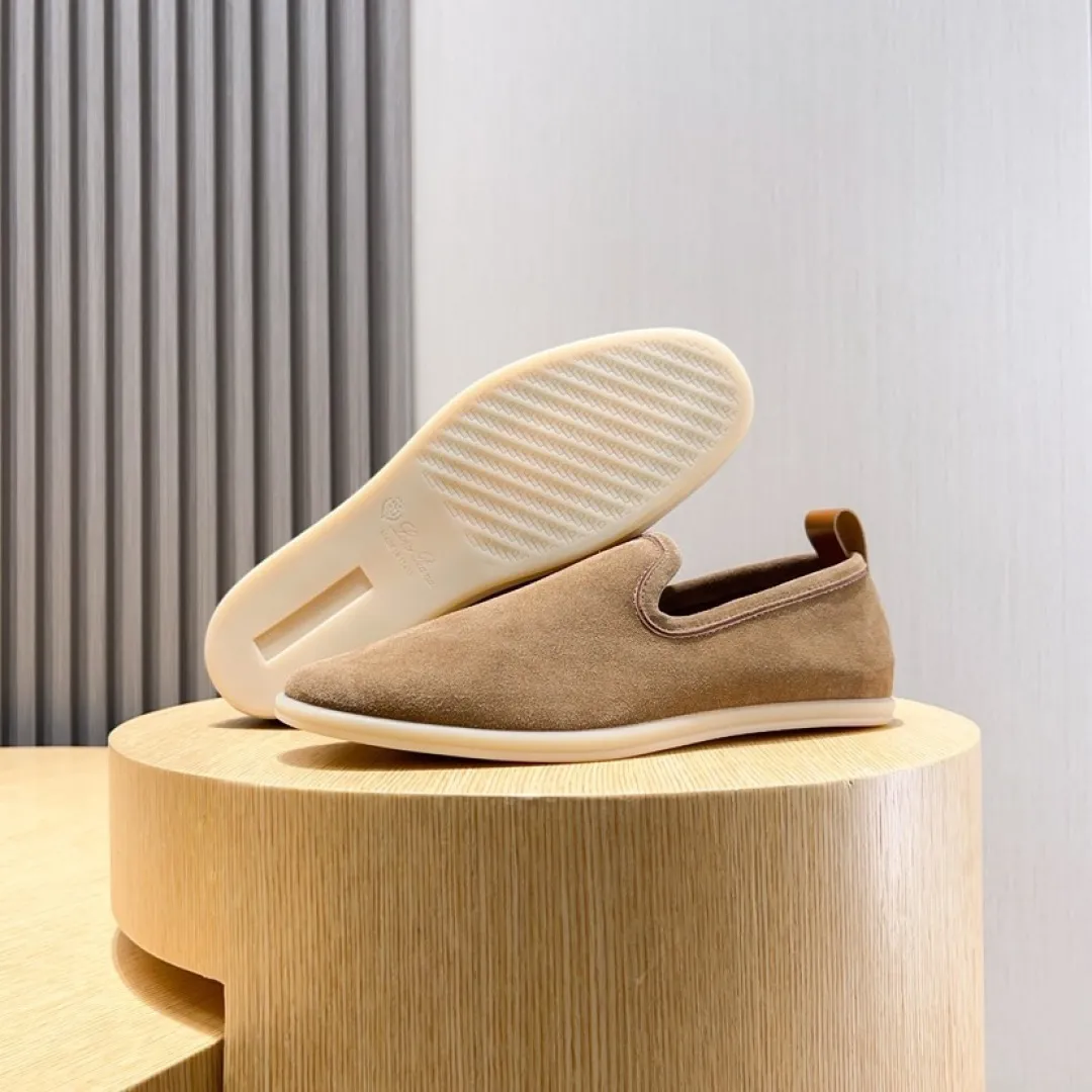 Men's shoes 400💰[loro piana] 2025 new moccasins, popular casual sneakers for street men. The shoes are made of first-layer suede leather uppers with rubber soles, a classic. The complex craftsmanship and meticulous structure make the shoes light and soft, allowing you to walk comfortably and freely. Perfect for summer wear. Yardage: 38-45.